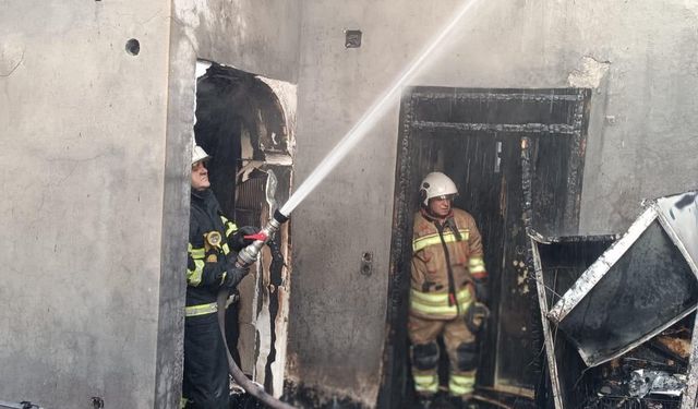 Samandağ'da ev yangını