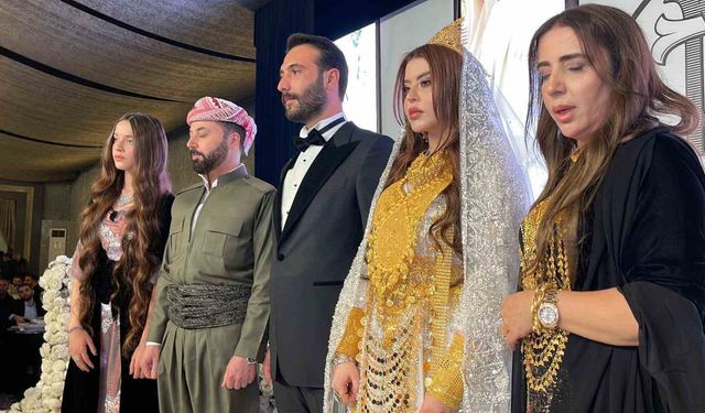 Şanlıurfa'da aşiret düğününde geline kilolarca altın takıldı
