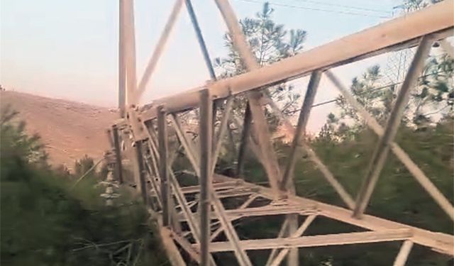 Şanlıurfa'da direk hırsızları bölgeyi elektriksiz bıraktı