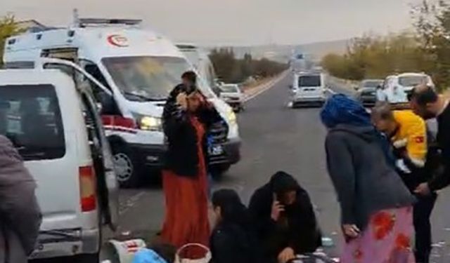 Şanlıurfa'da iki araç çarpıştı: 11 kişi yaralandı