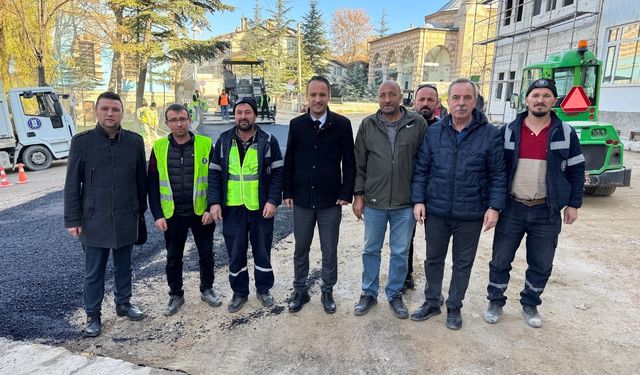 Saray Mahallesi'nde asfalt çalışmaları sürüyor