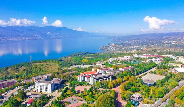 SAÜ, UI GreenMetric 2025'te Türkiye'de 12'nci sıraya yükseldi