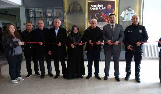 Şehit Ahmet Alan'ın hatıraları, şehadetinin yıl dönümünde adını taşıyan okulda yerini aldı