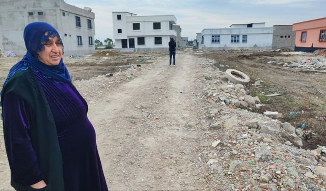 Seyhan'da yeni yapılan evler yolsuz kaldı: Vatandaşlar mağdur