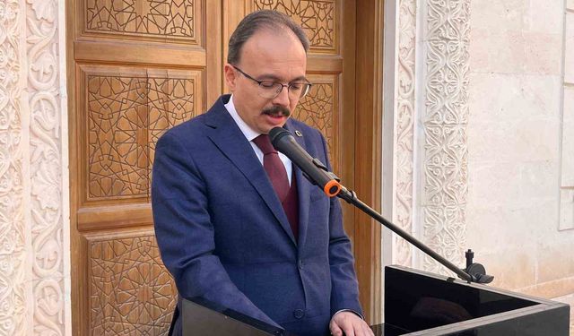 Siirtli çiftçilere 25 bin fıstık ve 4 bin 300 adet Trabzon Hurması fidanı dağıtıldı