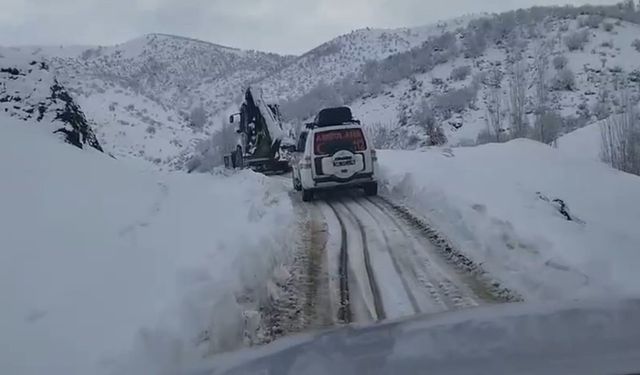 Siirt'te iç kanama geçiren hasta, ekiplerin yolu açmasıyla hastaneye yetiştirildi