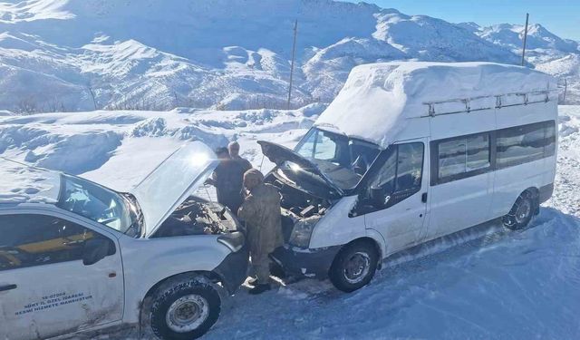 Siirt'te kardan kapanan 278 köy yolu ulaşıma açıldı