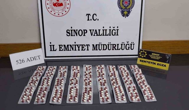 Sinop'ta zehir tacirlerine darbe: 526 sentetik ecza ile yakalanan 2 şüpheli tutuklandı
