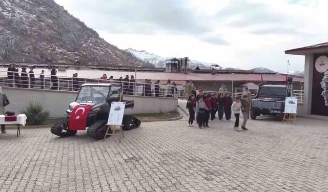 Şırnak'ta jandarmadan çocuklara unutulmaz gün