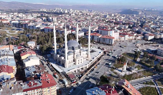 Sivas'ın silüetini yeniledi, şehrin her yerinden görülebiliyor