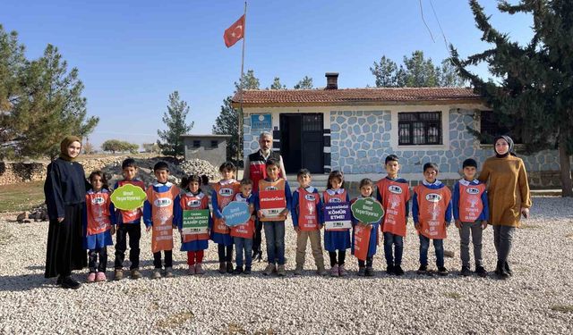 Siverek'te köy okulu öğrencilerine ağaç sevgisi ve çevre bilinci eğitimi