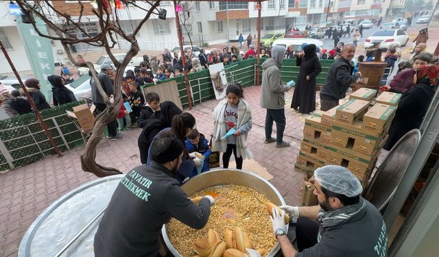 'Şivlilik' diye gelen çocuklara tantuni ikram ettiler