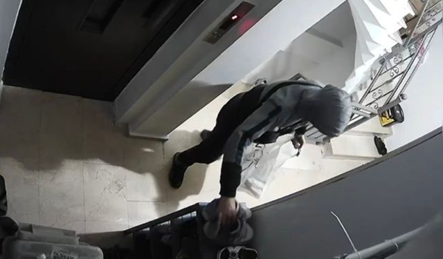 Sultangazi'de ayakkabı hırsızlığı: Onlarca çift ayakkabı çaldılar