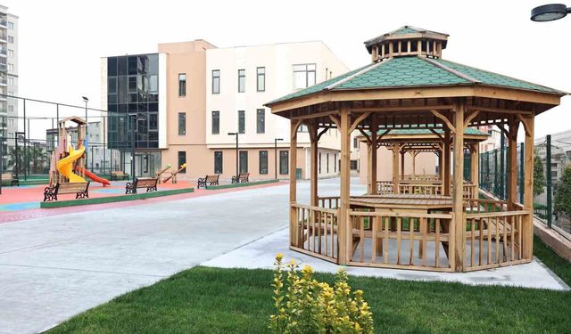 Sultangazi'de D Caddesi zeminaltı otopark, hizmet tesisi, park ve aile sağlığı merkezi birçok ihtiyaca çözüm oldu