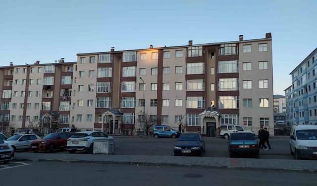 Tamir ettiği bacayı kontrol için çatıya çıktı, 5 katlı binadan zemine düştü