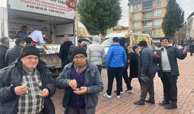 Tavşanlı protokolü ve vatandaşlar lokma etkinliğinde buluştu