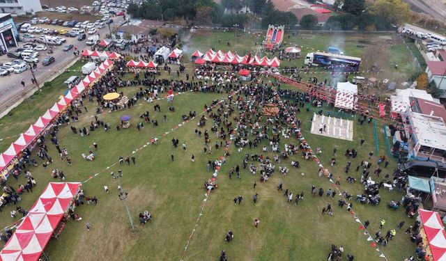 Tekirdağ'da hamsi izdihamı: 3 ton hamsi dağıtıldı