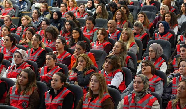 Tekirdağ'da kadın polisler 'Kadın Yasal Hakları Eğitimi' konferansında bilgilendirildi
