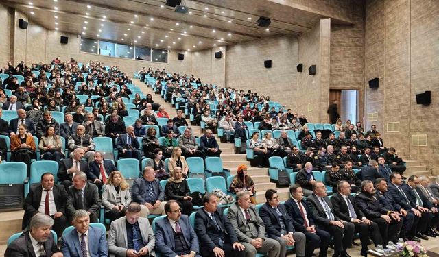 Tekirdağ'da Yahya Kemal Beyatlı anıldı