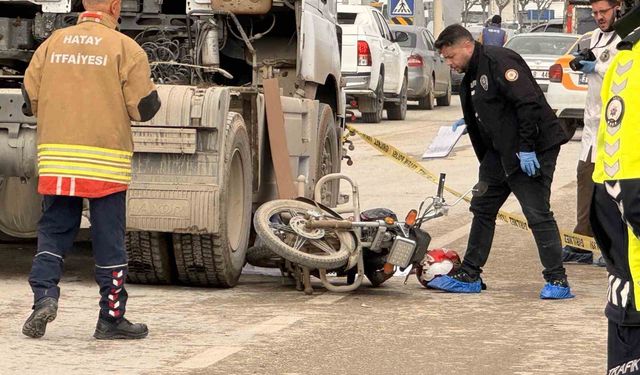 Tır ile çarpışan motosikletteki anne ve 2 aylık bebeği öldü