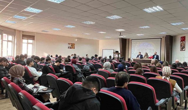 TOGÜ'de Mehmet Akif'in edebi ve fikri mirası ele alındı