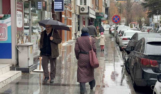 Tokat'ta kent merkezinde yağmur, yüksek kesimlerinde ise kar etkili oldu