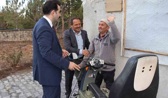 Tomarza Kaymakamı Eser Engelliler Günü'nü unutmadı