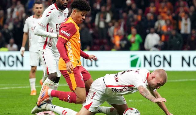 Trendyol Süper Lig: Galatasaray: 2 - Samsunspor: 0 (İlk yarı)