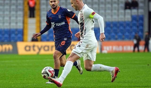 Trendyol Süper Lig: RAMS Başakşehir: 0 - Gaziantep FK: 0 (Maç devam ediyor)