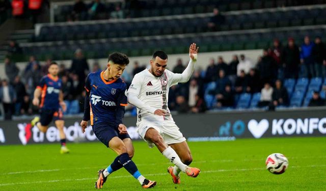 Trendyol Süper Lig: RAMS Başakşehir: 2 - Gaziantep FK: 1 (İlk yarı)