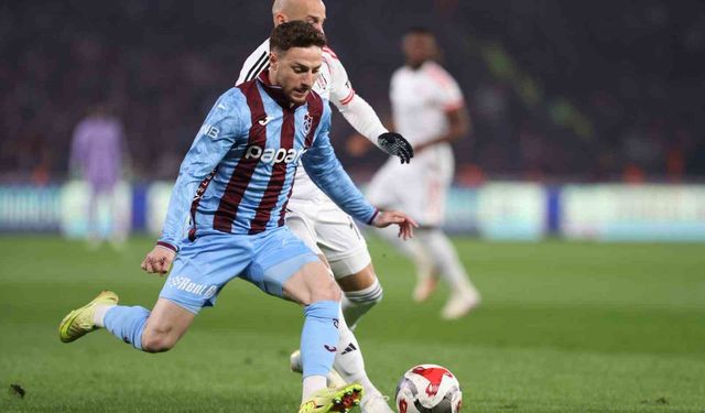 Trendyol Süper Lig: Trabzonspor: 1 - Beşiktaş: 3 (İlk yarı)