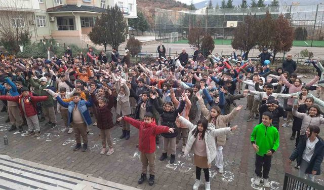 Tunceli'de minikler, derse sporla hazırlandı