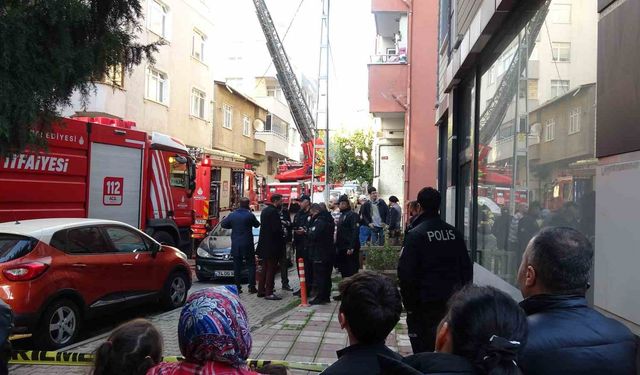 Tuzla'da çatı yangını korkuttu