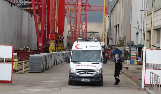 Tuzla'da tersanede iskele çöktü: 2 işçi yaralandı
