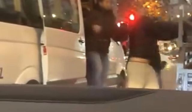 Ümraniye'de servis şoföründen kağıt toplayan kişiye yumruk