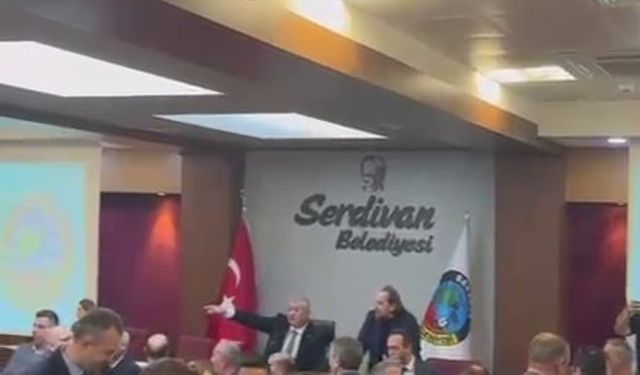 Üniversitelilerin izlediği meclis toplantısında arbede: Başkan Çelik'ten 'Siz kimsiniz' tepkisi