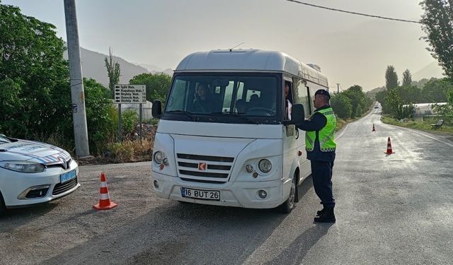 Uşak'ta okul servisleri ve çevrelerinde sıkı kontrol