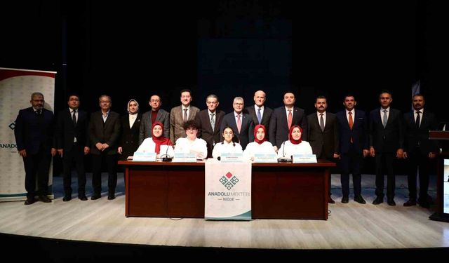 Vali Çelik: 'Edebiyat yalnızca okuma alışkanlığı kazandırmaz, aynı zamanda düşünmeyi mümkün kılan güçlü bir alandır'