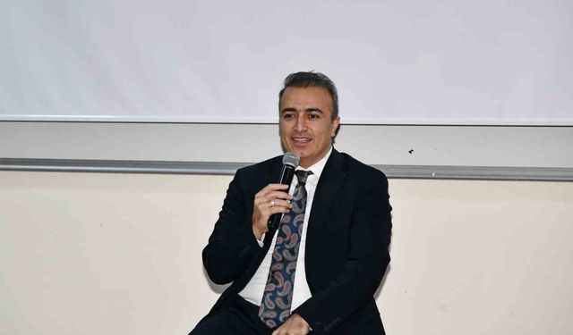 Vali Çiçek, Ardahan Üniversitesi'nde söyleşi programına katıldı