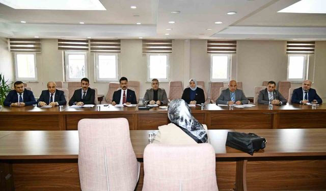 Vali Çiçek halk gününde vatandaşların sorunlarını dinledi