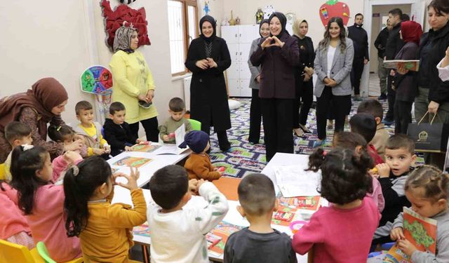Vali Kızılkaya'nın eşi, şehit ailesi, koruyucu aile ve kadın üreticilerle bir araya geldi