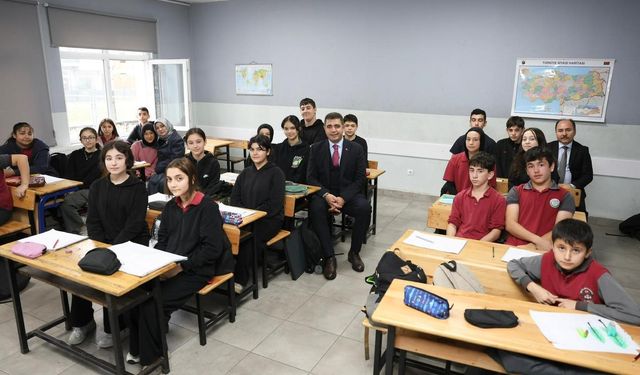 Vali Selçuk Aslan, öğrencilerle bir araya geldi