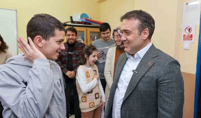 Vali Sözer'den özel öğrencilere destek