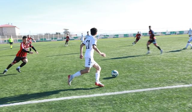 Van 1. Amatör Ligi B Grubu: Erciş Örenespor: 2 - İpekyolu Belediyesi Gençlikspor: 3