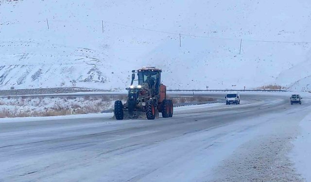 Van-Bahçesaray yolu ulaşıma kapatıldı