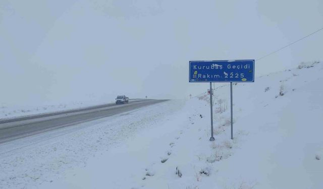 Van'da 102 yerleşim yerinin yolu ulaşıma kapandı