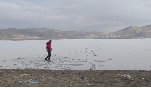 Van'da Sibirya soğukları: Sıhke Göleti'nin yüzeyi buz tuttu