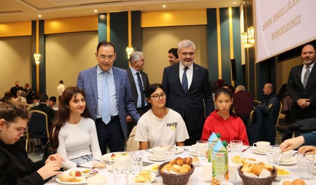 Yalova'da özel eğitim ailesi kahvaltıda buluştu