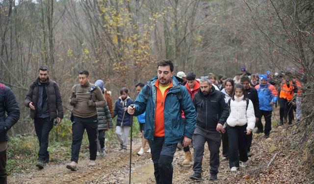 Yenişehir'de doğa yürüyüşü ile gençler stres attı