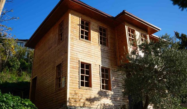 Yeşilçam efsanesinin evi 'yılan hikayesine' döndü